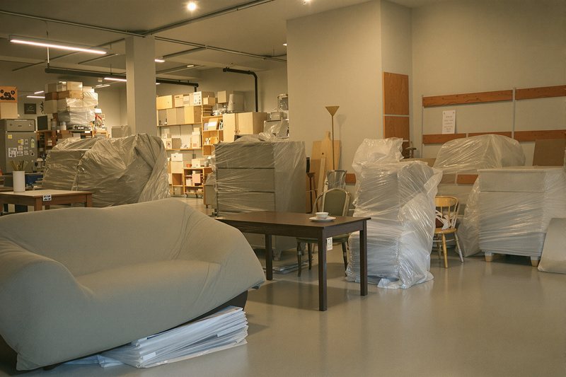 毛布で包んで預けた家具