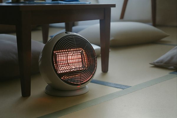 電気ストーブのある部屋